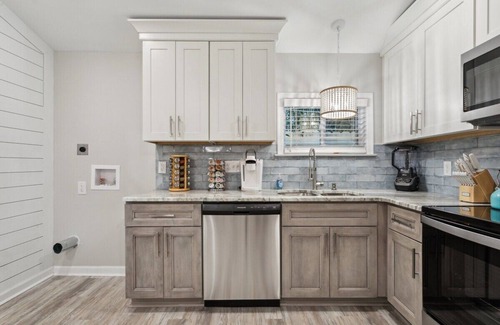 Buckroe Beach House | This house is a 1 bedroom(s), 1 bathrooms, located in Hampton, VA.