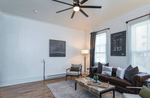 Frankfort House | This house is a 2 bedroom(s), 1 bathrooms, located in Frankfort, KY.