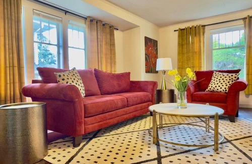 Olympia House | This house is a 2 bedroom(s), 1 bathrooms, located in Olympia, WA.