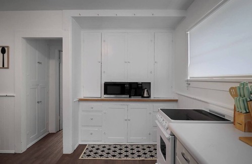 Olympia House | This house is a 2 bedroom(s), 1 bathrooms, located in Olympia, WA.