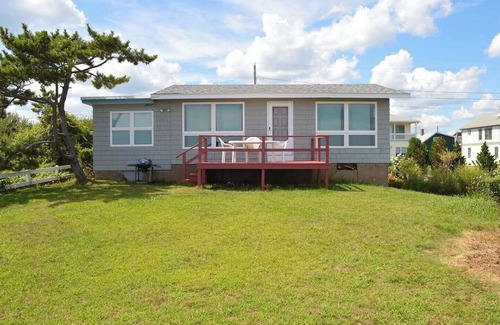 Narragansett House | This house is a 2 bedroom(s), 1 bathrooms, located in Narragansett, RI.