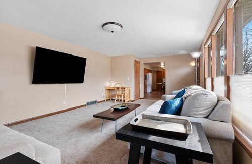 Ashwaubenon House | This house is a 3 bedroom(s), 2 bathrooms, located in Green Bay, WI.