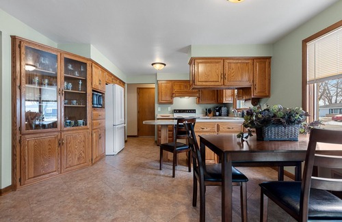Ashwaubenon House | This house is a 3 bedroom(s), 2 bathrooms, located in Green Bay, WI.