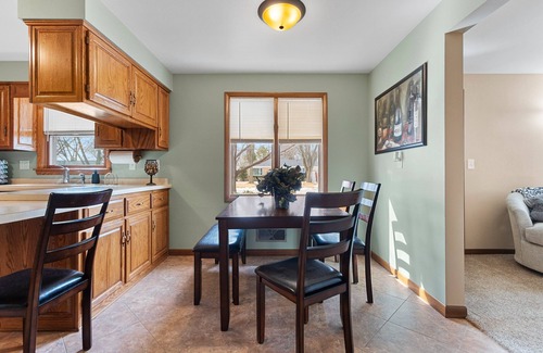 Ashwaubenon House | This house is a 3 bedroom(s), 2 bathrooms, located in Green Bay, WI.