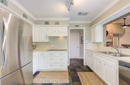 Meadows Place House | This house is a 3 bedroom(s), 2 bathrooms, located in Stafford, TX.