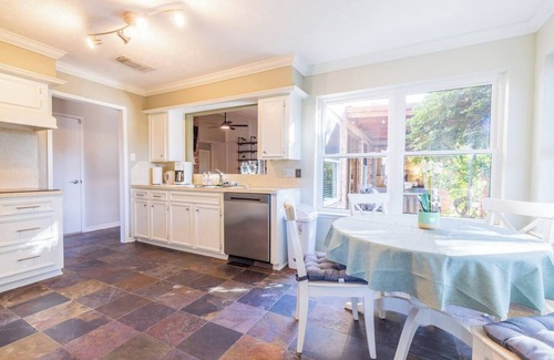 Meadows Place House | This house is a 3 bedroom(s), 2 bathrooms, located in Stafford, TX.