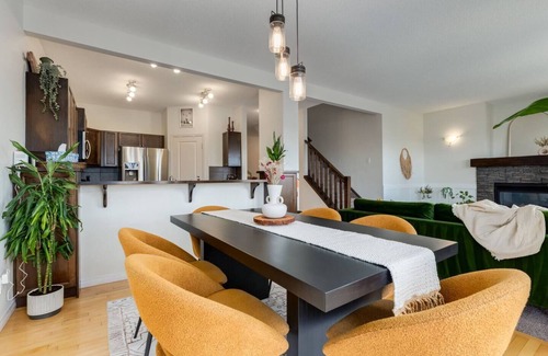 Southeast Calgary House | This house is a 3 bedroom(s), 2.5 bathrooms, located in Calgary, AB.