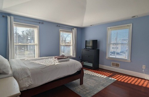 Towson House | This house is a 3 bedroom(s), 2 bathrooms, located in Towson, MD.