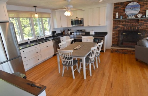 Saunderstown House | This house is a 3 bedroom(s), 2 bathrooms, located in North Kingstown, RI.