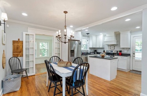 Bluefields House | This house is a 4 bedroom(s), 3 bathrooms, located in Nashville, TN.