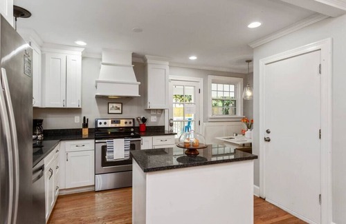 Bluefields House | This house is a 4 bedroom(s), 3 bathrooms, located in Nashville, TN.