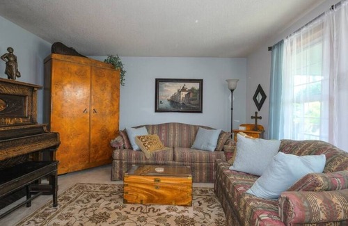 Felida House | This house is a 4 bedroom(s), 2.5 bathrooms, located in Vancouver, WA.