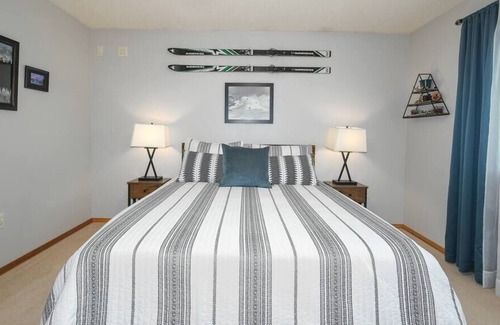 Felida House | This house is a 4 bedroom(s), 2.5 bathrooms, located in Vancouver, WA.