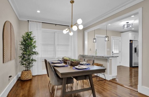 Buckhead House | This house is a 5 bedroom(s), 5.5 bathrooms, located in Atlanta, GA.