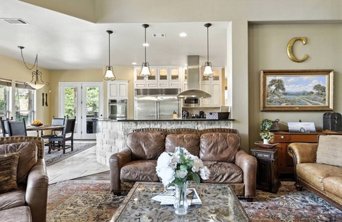 Rocky Ridge House | This house is a 6 bedrooms, 5 bathrooms, located in Austin, TX.