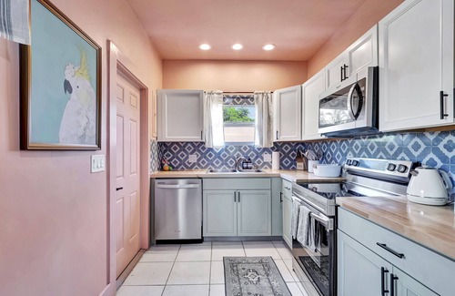 Parker Ridge House | This house is a 3 bedroom(s), 1 bathrooms, located in West Palm Beach, FL.