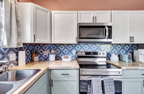 Parker Ridge House | This house is a 3 bedroom(s), 1 bathrooms, located in West Palm Beach, FL.