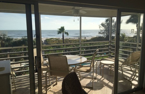Sanibel Condo | This Hurricane House condo is no longer available for 2021.