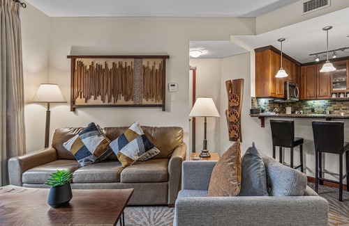Canmore Condo | ~This is Canmore Living~ Pool, Hot Tub, Quiet End Unit, 2 King Beds, Walk to DT