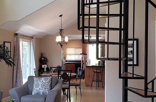 Garden District House | This is in a great location, close to shops, restaurants, and the lake.