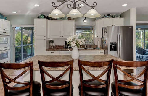 South Venice House | THIS IS THE HOUSE YOU'VE BEEN LOOKING FOR! 3 King Beds, Fence, Pets ok, Pool