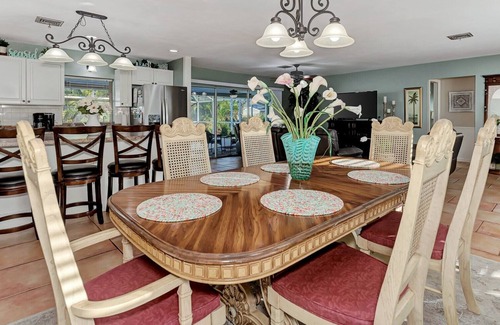South Venice House | THIS IS THE HOUSE YOU'VE BEEN LOOKING FOR! 3 King Beds, Fence, Pets ok, Pool