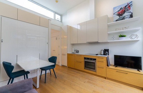 Downtown Victoria Apartment | This is the life! Waterfront studio version close to everything
