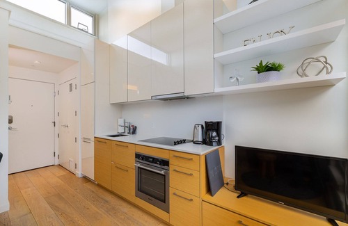 Downtown Victoria Apartment | This is the life! Waterfront studio version close to everything
