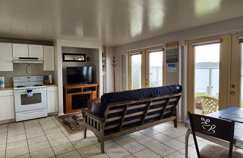 Coos Bay Condo | This is the Lower Unit ,of our 2 unit condo on the Bay.