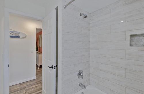 Seminole House | This is the ONE! 3 King Beds - Heated Pool - 7 Min to Beach - Garage Game Room