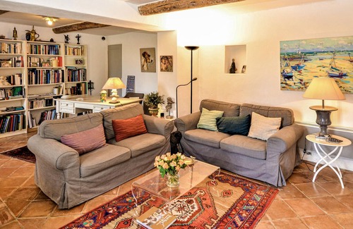 Violes House | This lovely vacation home with private pool and beautiful forest park is located in Violès, a charmi