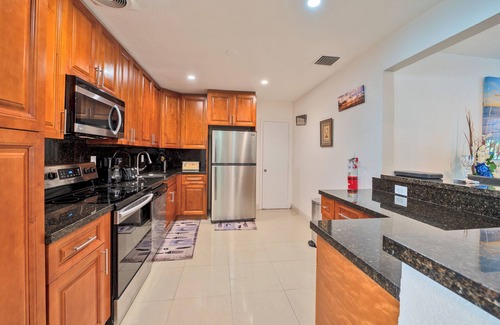 Miramar House | This luxurious 3 bedrooms 2 bathrooms, Jacuzzi pool