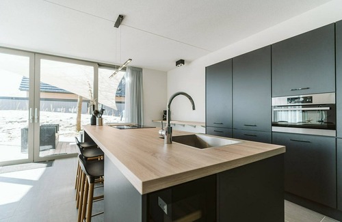 Ouddorp Resort | This luxury vacation home for 10 persons provides a special indoor-outdoor feeling.