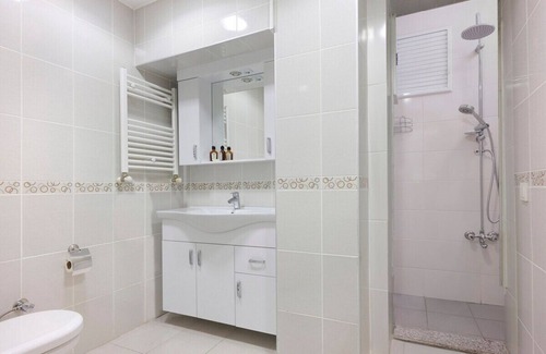 Bebek Apartment | This modern bright gorgeous 2bedroom, 1bathroom spacious home is situated right across Bebek Park