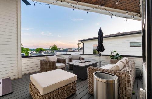 Eighth Avenue House | This Must Be The Place