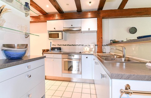 Sand House | This recently renovated house half opens onto a courtyard that you share with the owner.