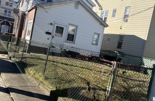 Irvington House | This's private room in Irvington 8 to 10 minutes to Newark air port