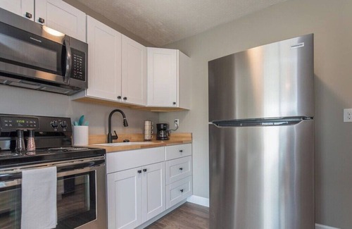 Harrodsburg Apartment | This serviced apartment is a 4 bedroom(s), 4 bathrooms, located in Harrodsburg, KY.