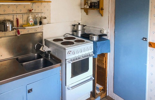 Rimforsa House | This simple vacation cabin is located not far from Lake Ämmern.