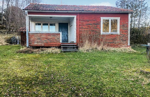 Rimforsa House | This simple vacation cabin is located not far from Lake Ämmern.