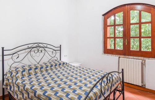 Drapia Apartment | This spacious and well distributed vacation apartment offers you and your family a view of the Tyrrh