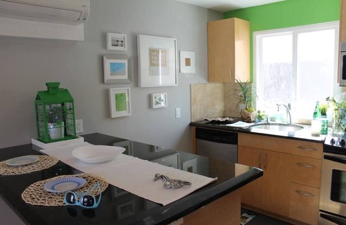 South Mission Beach Apartment | This studio is a 0 bedroom(s), 1 bathrooms, located in San Diego, CA.