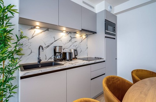 Camiers Apartment | This suite is equipped with a bedroom with a double bed & 2 sleeping corners of which one with a bunk bed and one with 2 single beds.