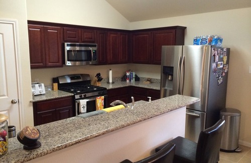 Heaker House | This Super bowl property is only 10 minutes from NRG stadium!