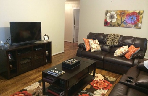 Heaker House | This Super bowl property is only 10 minutes from NRG stadium!
