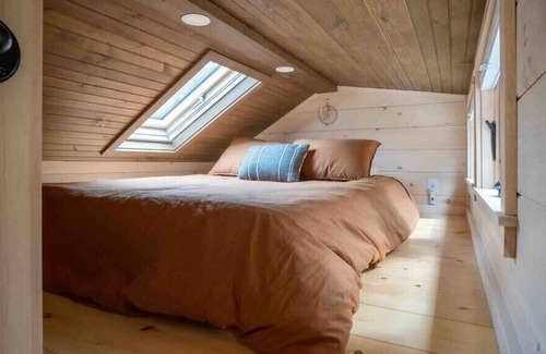 Chester Apartment | This tiny house is a 1 bedroom(s), 1 bathrooms, located in Chester, VT.