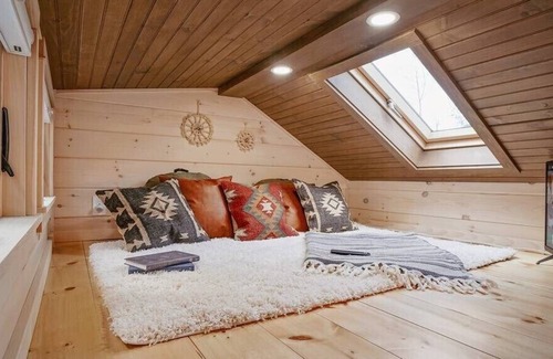 Chester Apartment | This tiny house is a 1 bedroom(s), 1 bathrooms, located in Chester, VT.