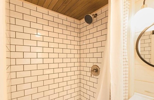 Chester Apartment | This tiny house is a 1 bedroom(s), 1 bathrooms, located in Chester, VT.