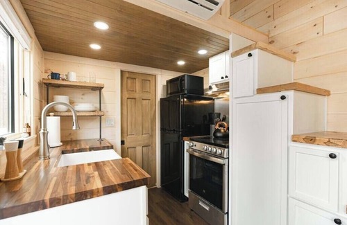 Chester Apartment | This tiny house is a 1 bedroom(s), 1 bathrooms, located in Chester, VT.