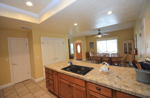 Bass Lake House | This townhouse is a 3 bedroom(s), 3 bathrooms, located in Bass Lake, CA.